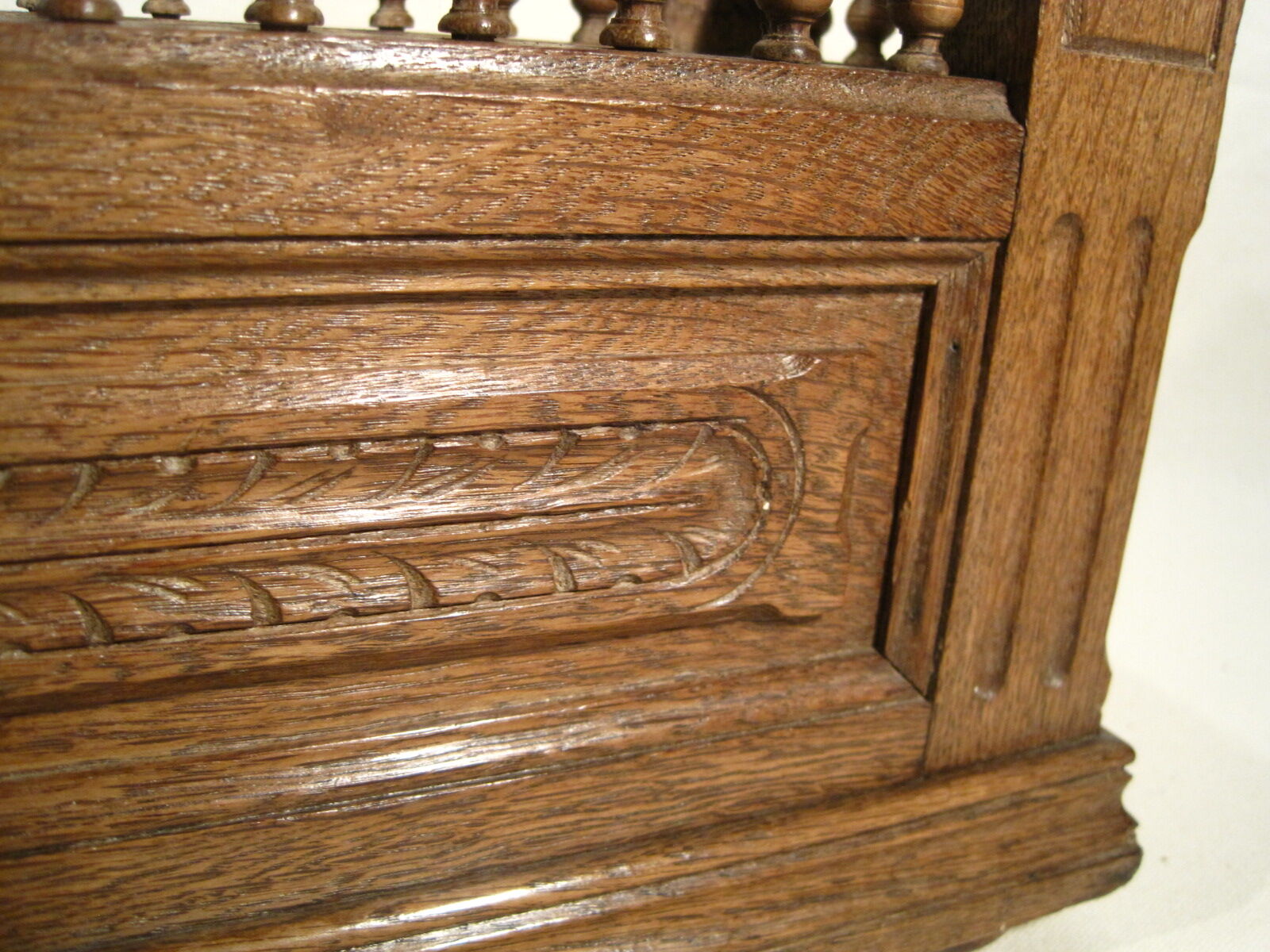 Old planter planter outside wooden box around 1900