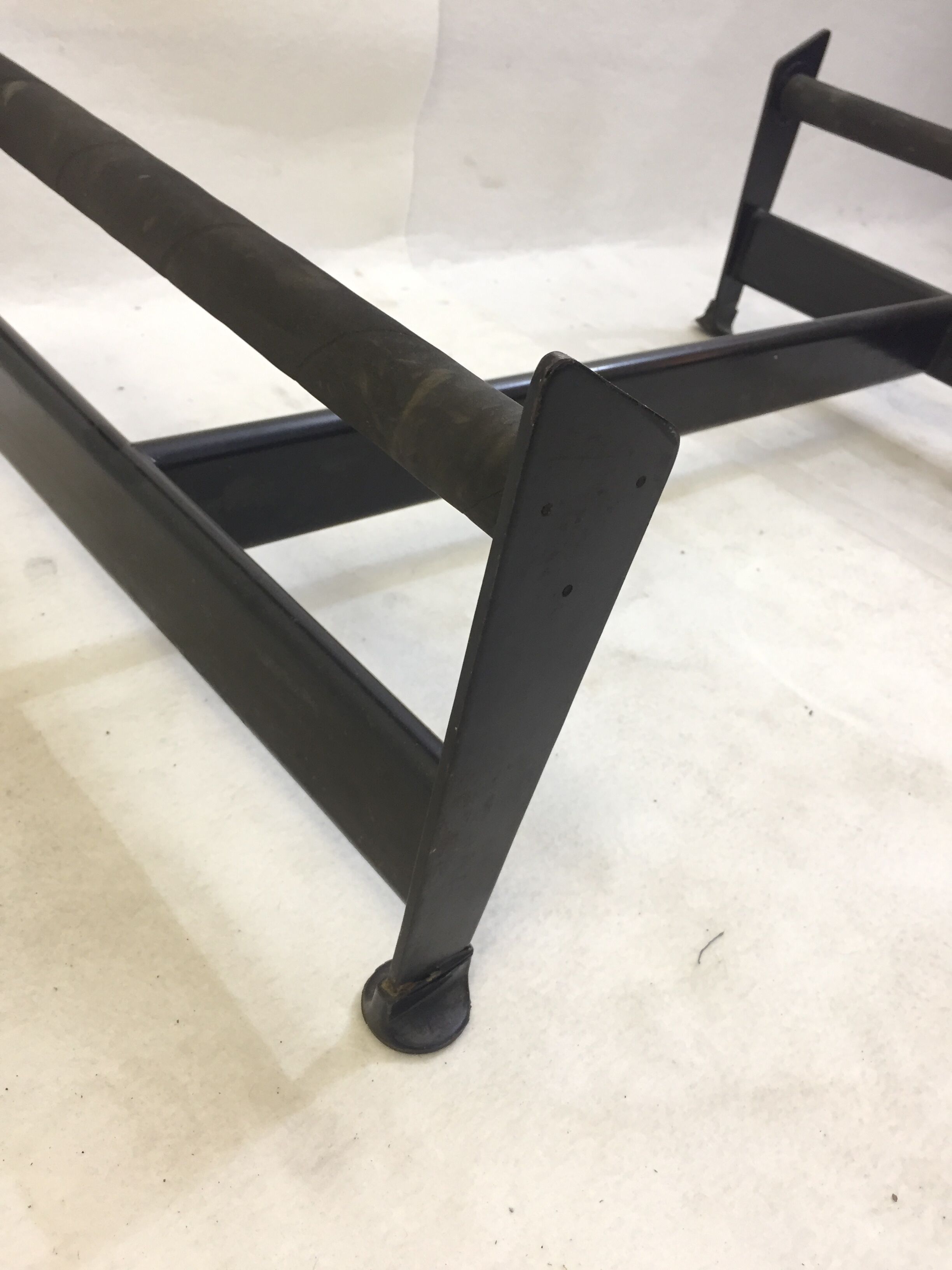 LC4 long chair in foal by Le Corbusier for Cassina