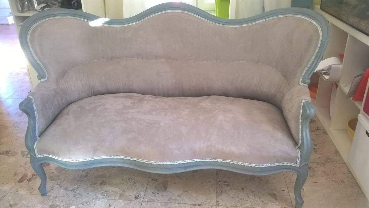 Louis Philippe banquette style