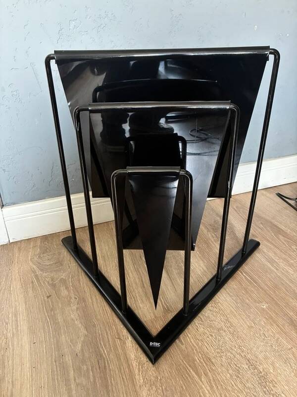 Markus Børgens for D-Tec Magazine Rack – Postmodern Design 1980s