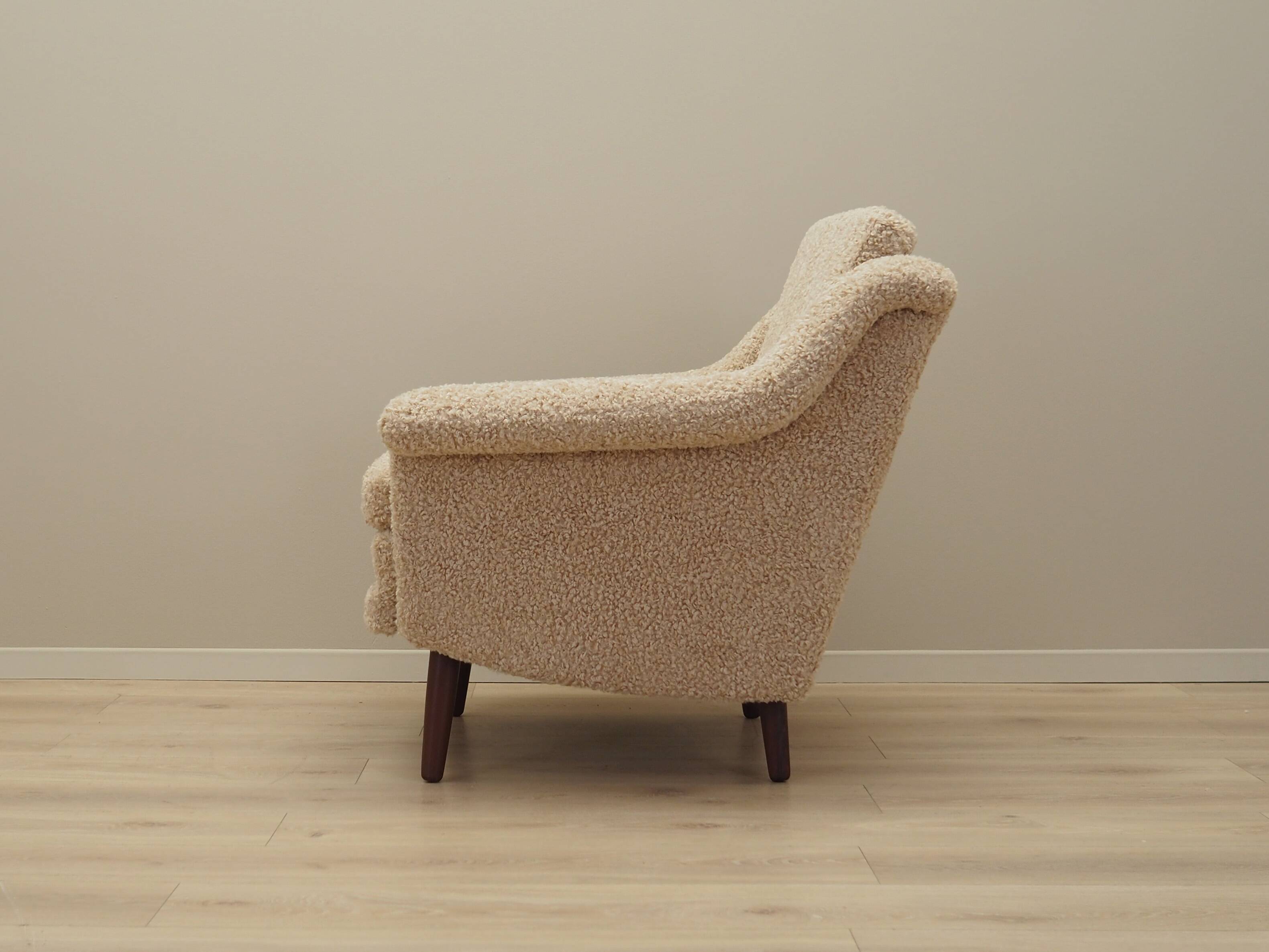 Fauteuil beige, design danois, années 1970, production : Danemark