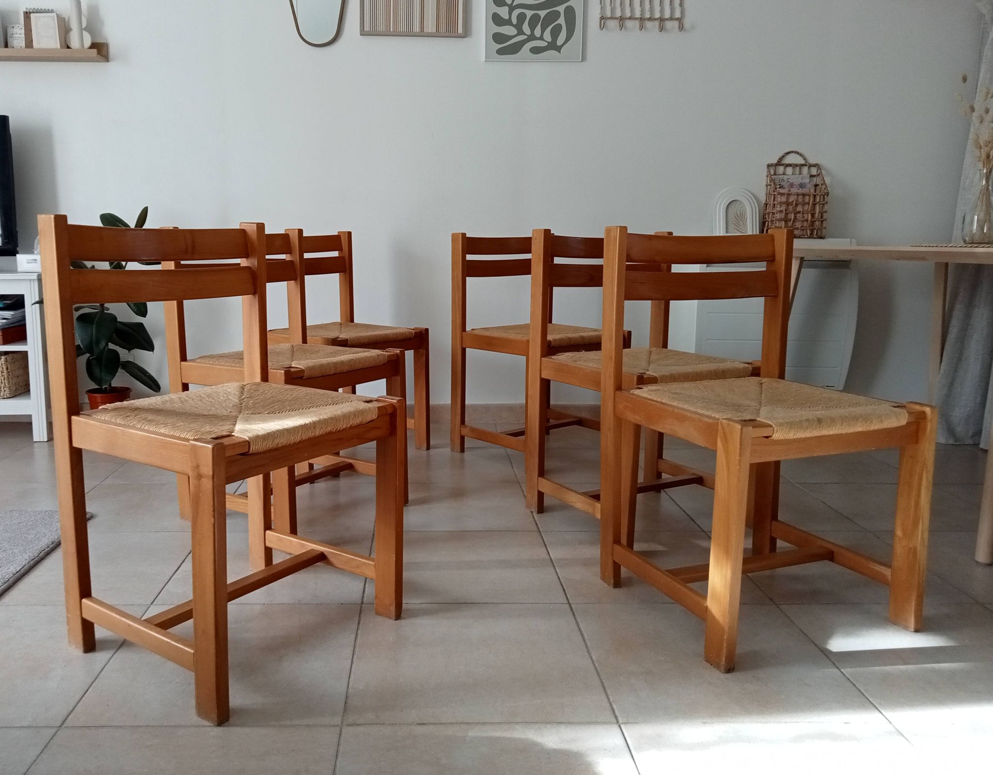 Set of 2 vintage chairs in solid elm and rush in the style of Regain/Asserbo.