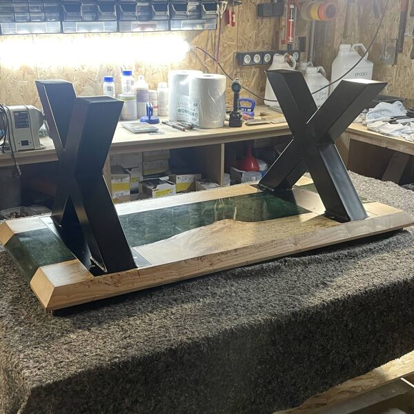 Table Rivière en Bois Massif et Résine Époxy – Pièce Unique, Fabrication Artisanale