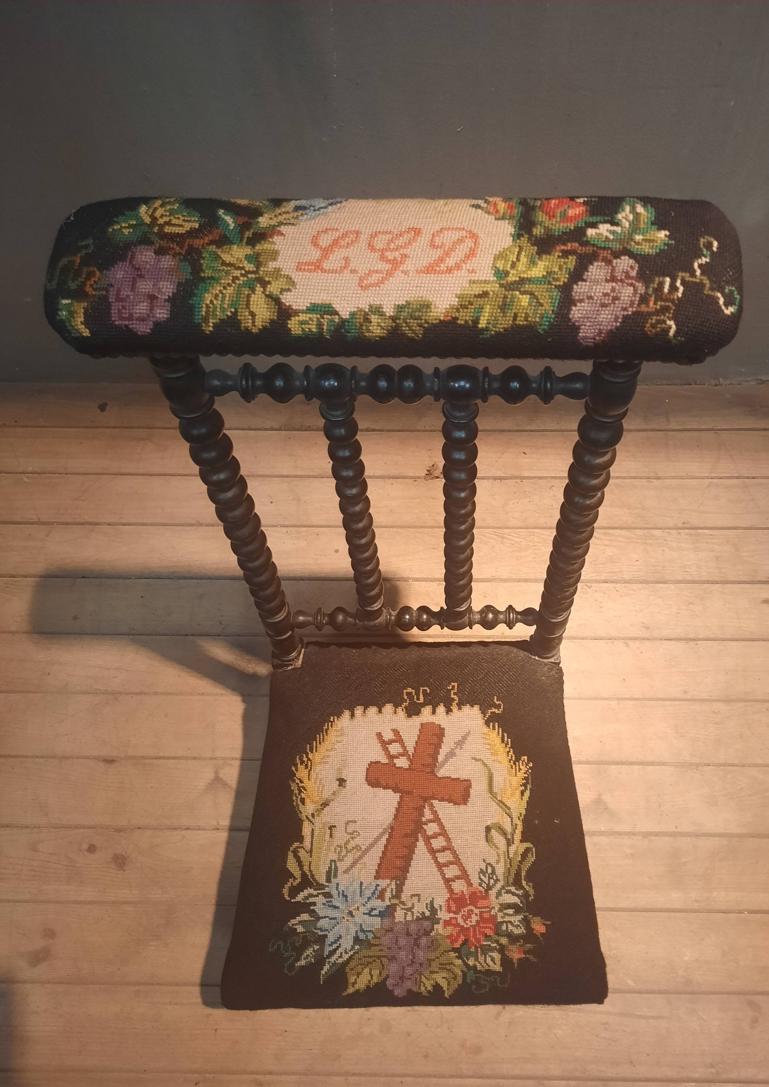 Prie dieu Napoléon III en bois noirci