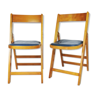 Set of 2 wooden folding chairs with blue vinyl seats made in yugoslavia by stoe benchairs