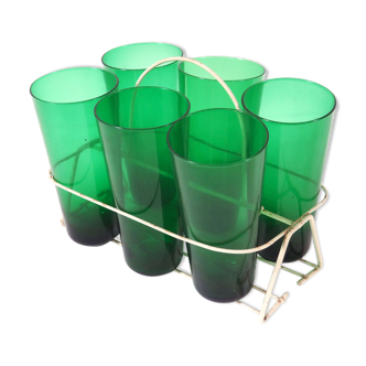 Verres et panier en métal