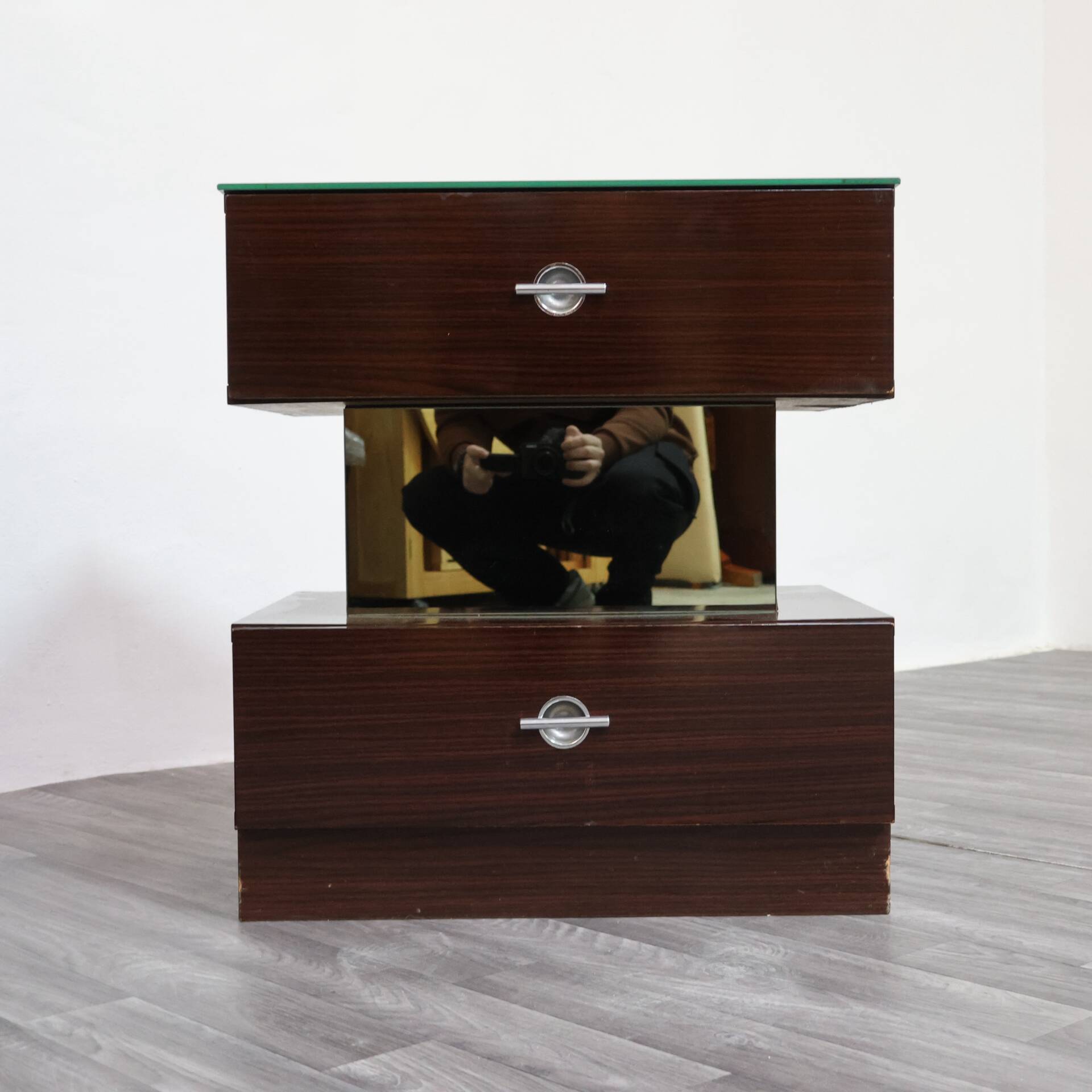 Paire de chevets en ébène design cubique années 80