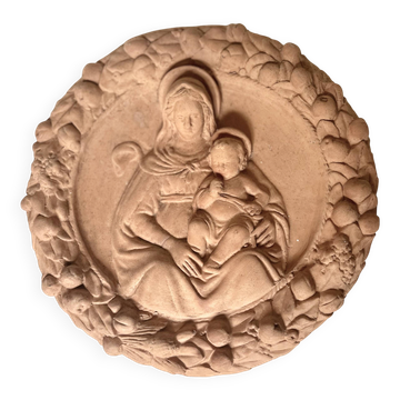 Médaillon mural Vierge à l'Enfant en terre cuite