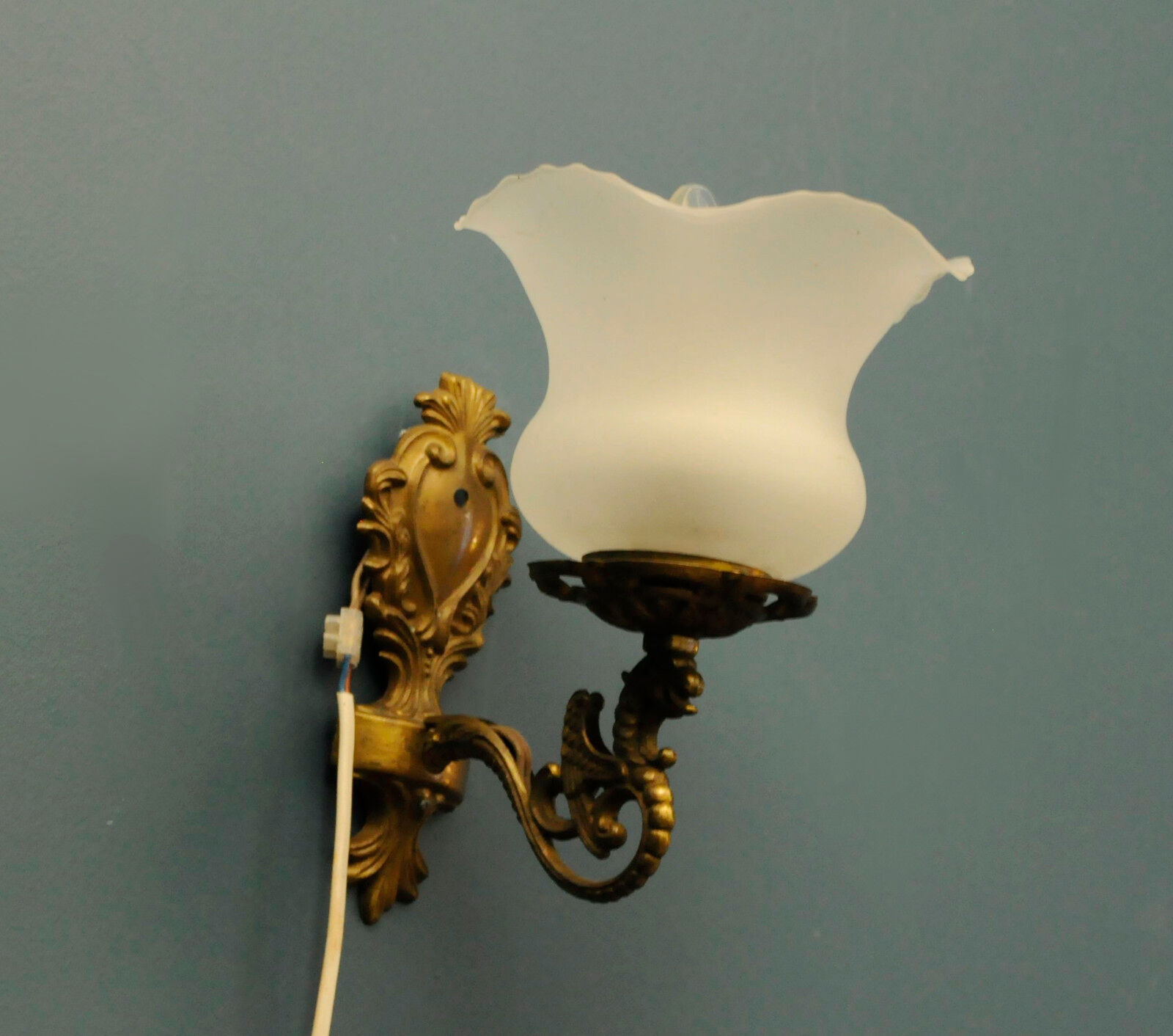 Art Deco wall lamp, brass and glass