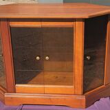 Meuble Vitrine, signé Ernest Ménard, Merisier, 4 portes de rayonnage vitrées, Forme losange