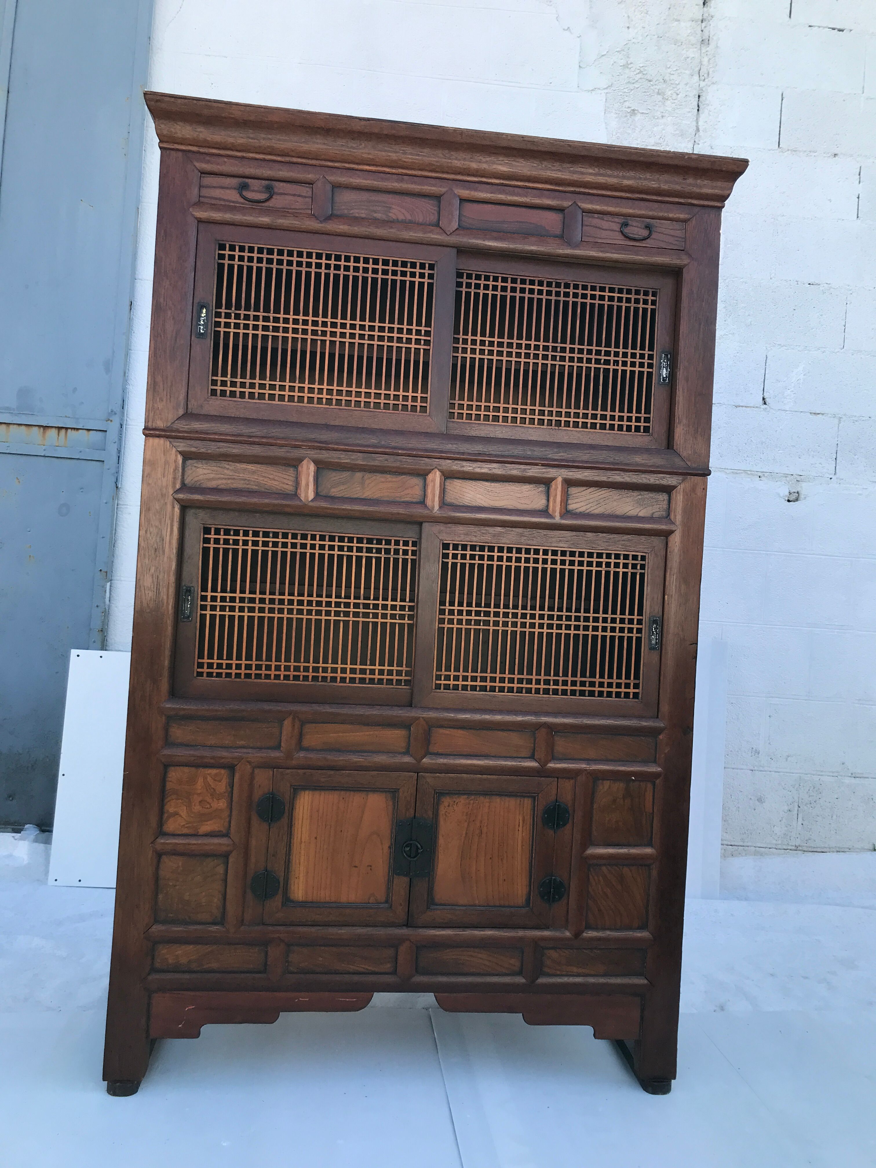 Armoire de cuisine chinoise du XIXe siècle