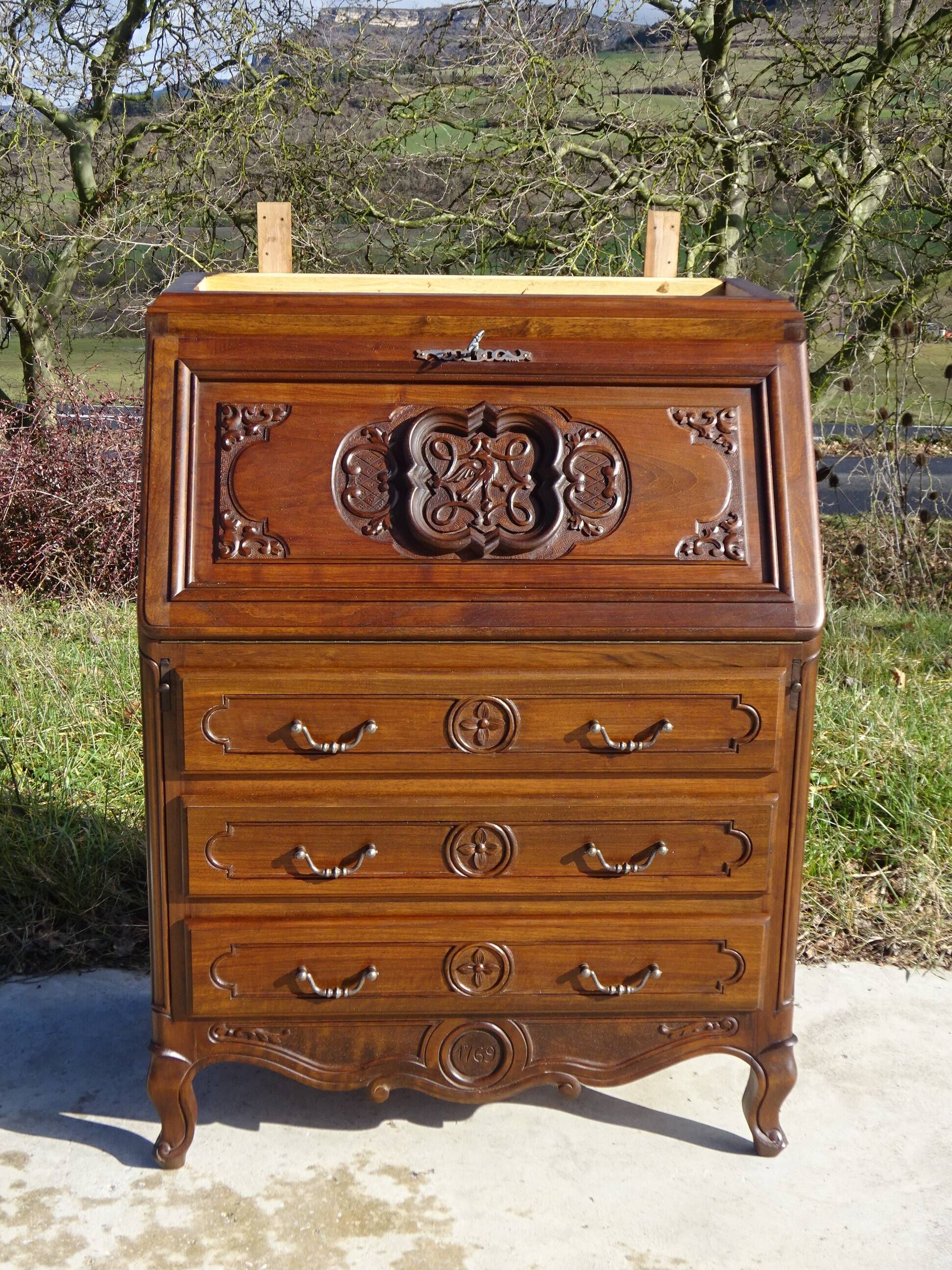 Commode, secrétaire, bibliothèque: meuble 3 en 1