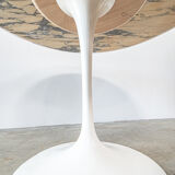 Eero Saarinen's Knoll tulip table