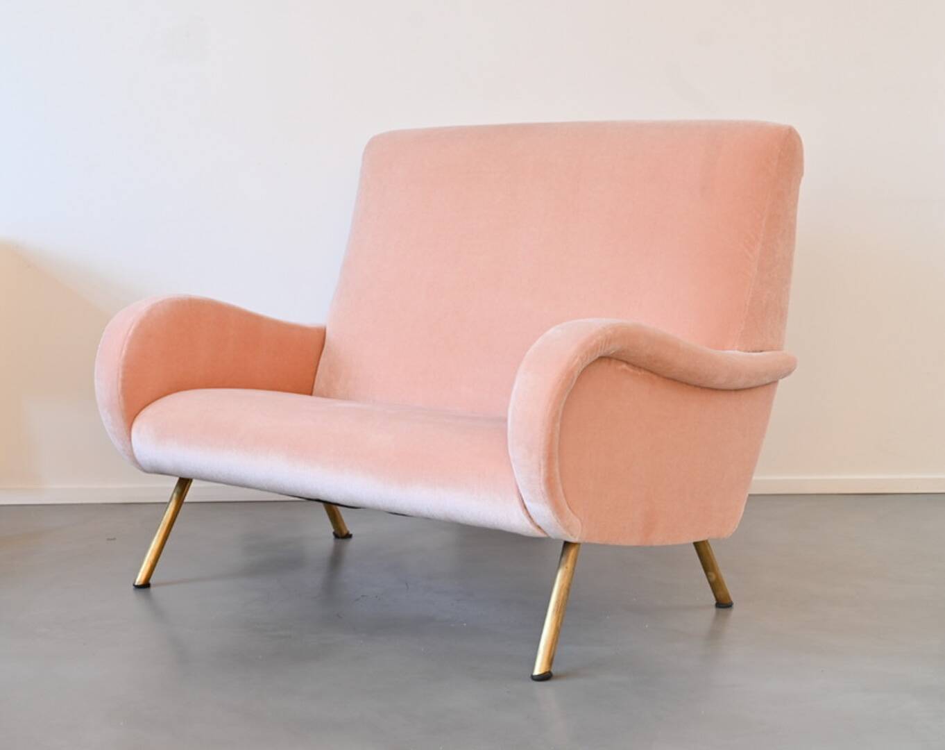 Two-seater sofa from the 1950s in pink, Pierre Frey.