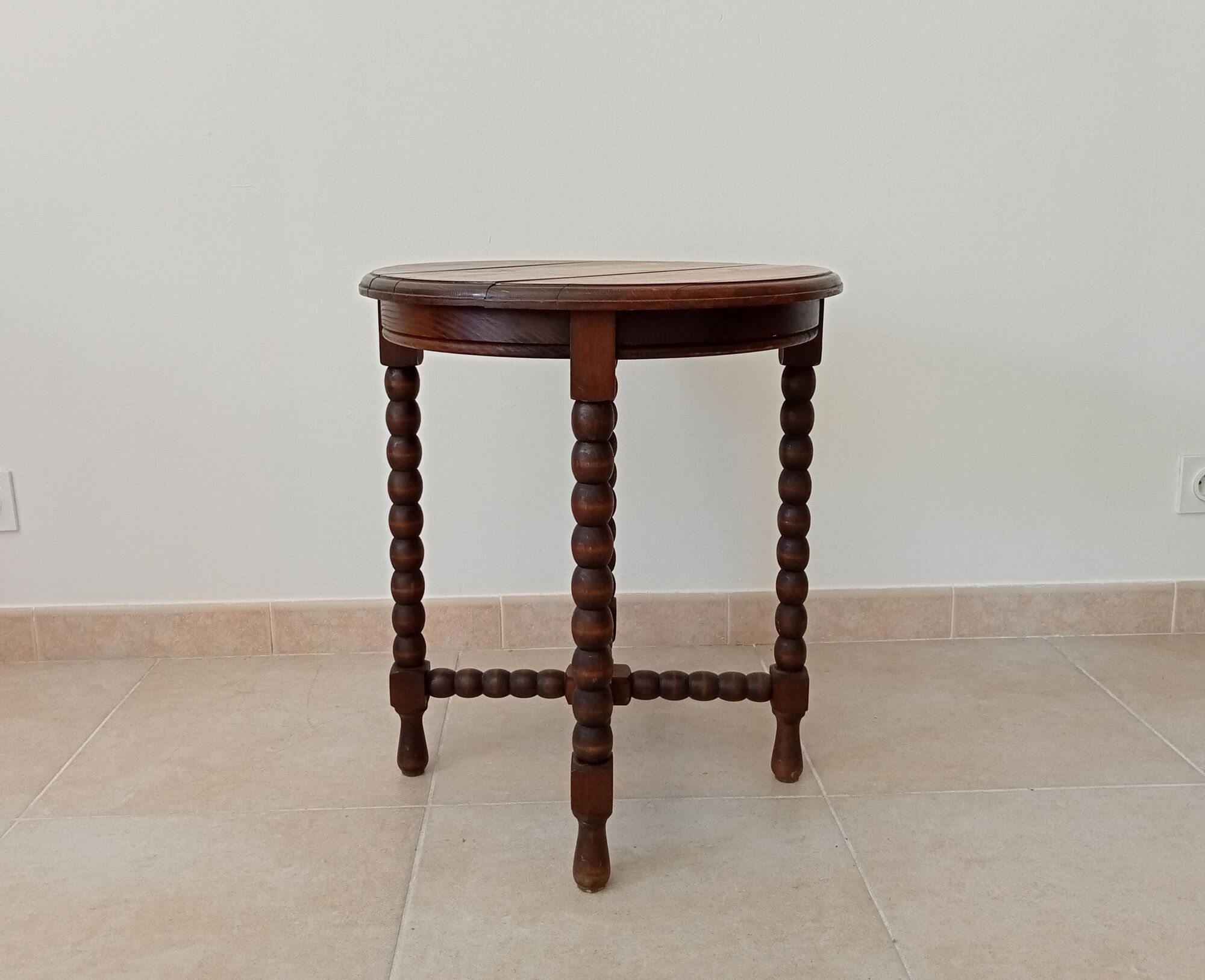 Side table from the 40s/50s in turned wood, Louis XIII style