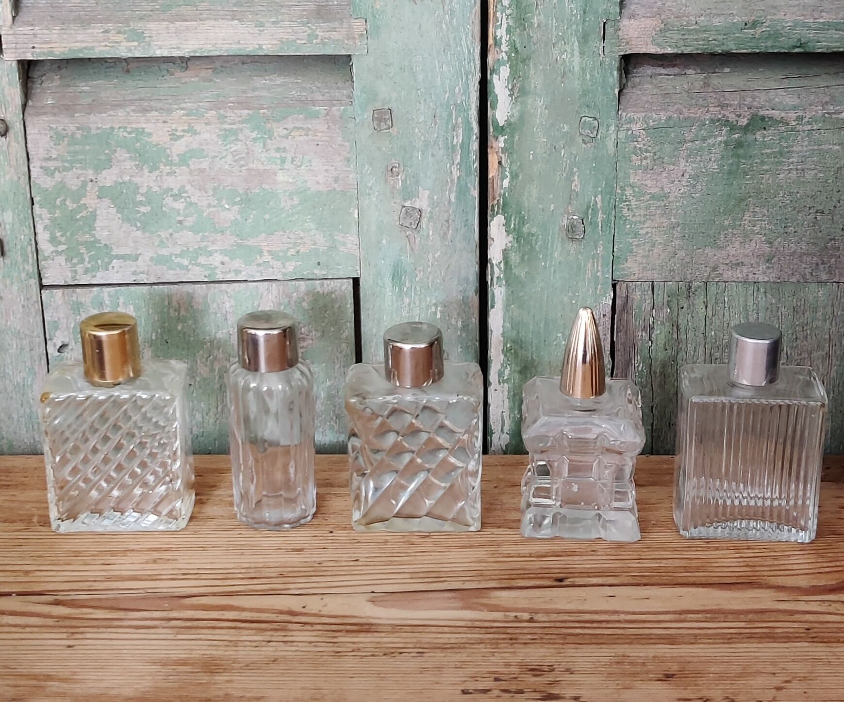 Lot de 5 flacons de toilette en verre