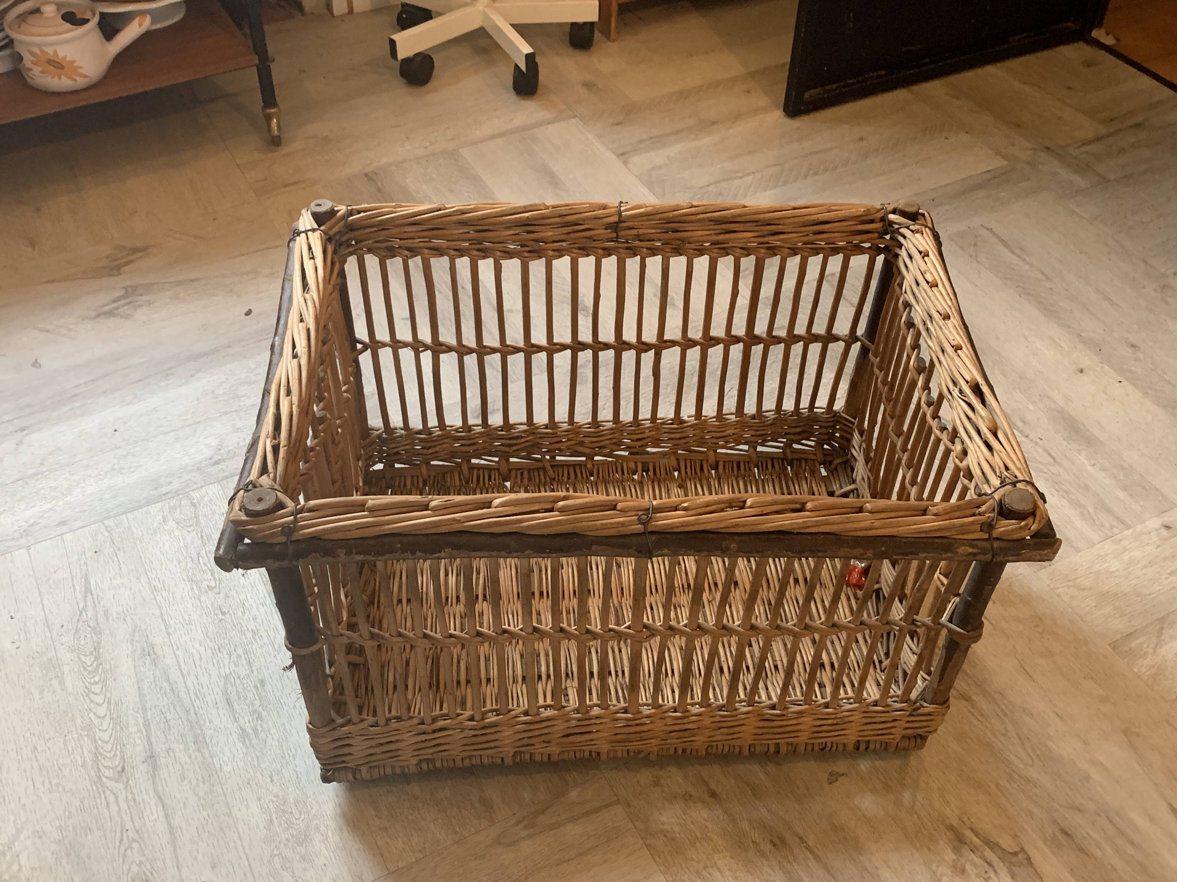 Large basket, rattan basket, old wicker linen basket