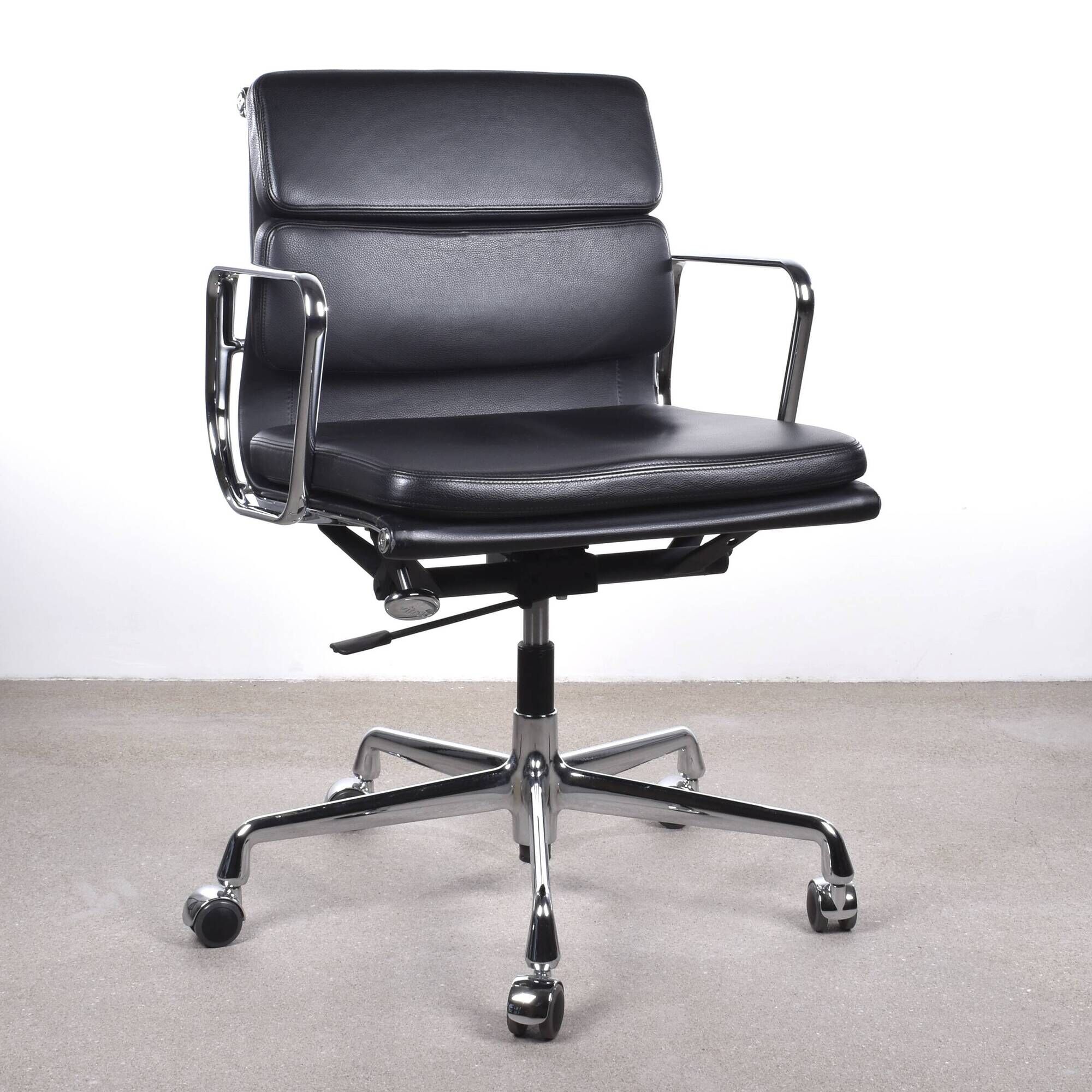 Charles & Ray Eames EA217 Office Chair polished aluminum and black leather