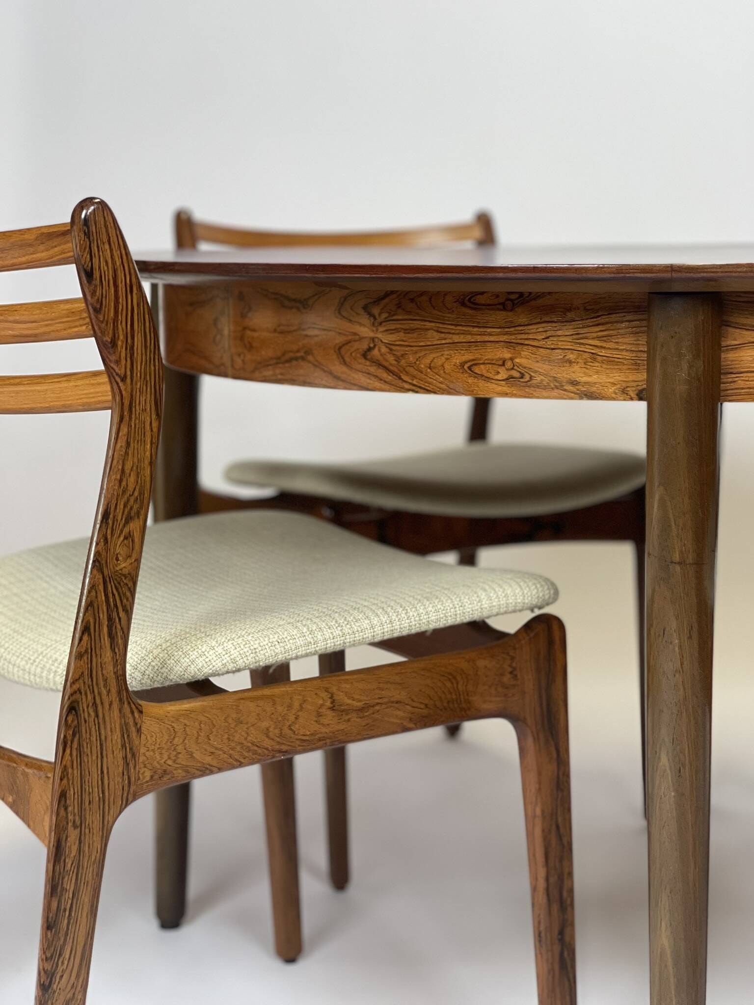 Scandinavian dining table in rosewood from the 1960s.