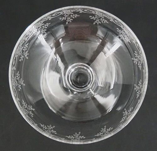 Baccarat Sévigné 5 champagne glasses, engraved crystal, excellent condition, unsigned.