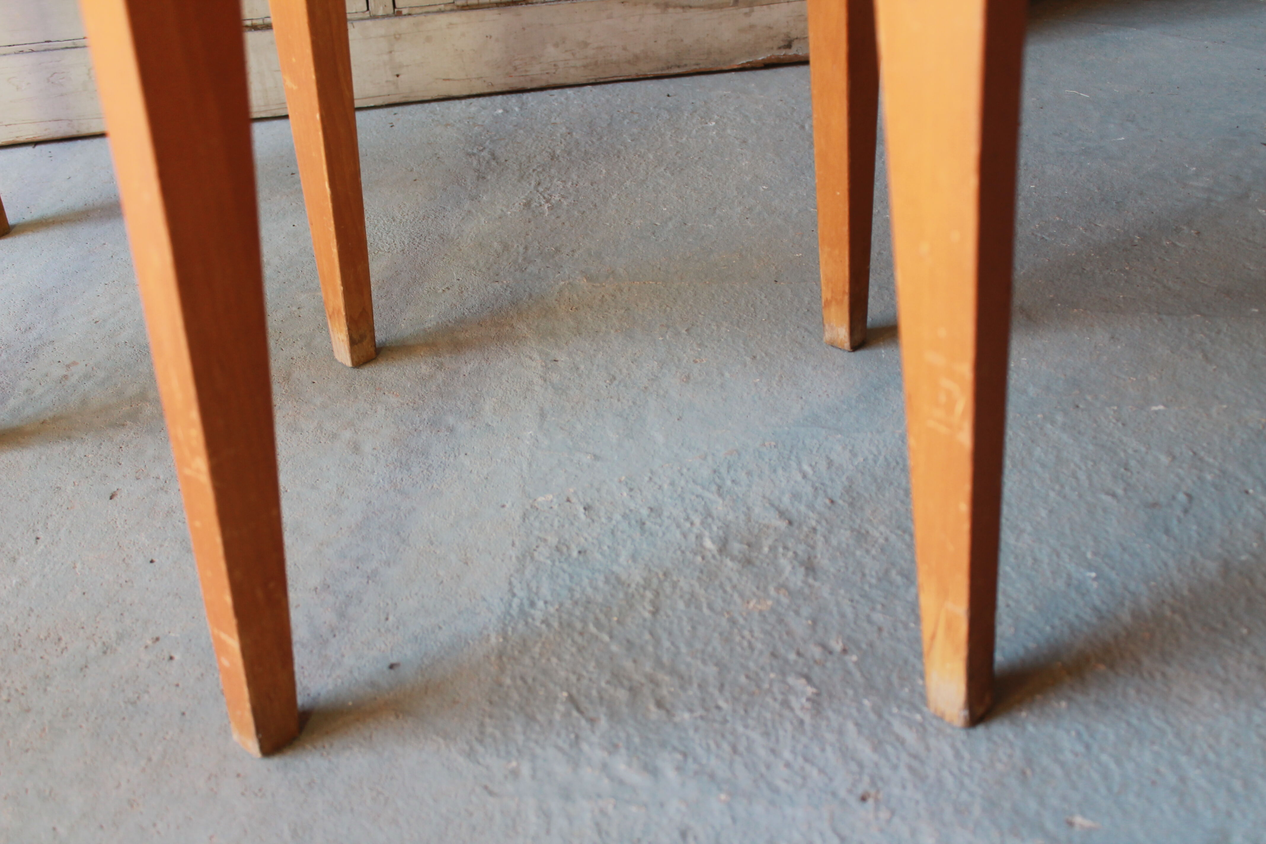 Lot of 6 ELF chairs in wood and vinyl