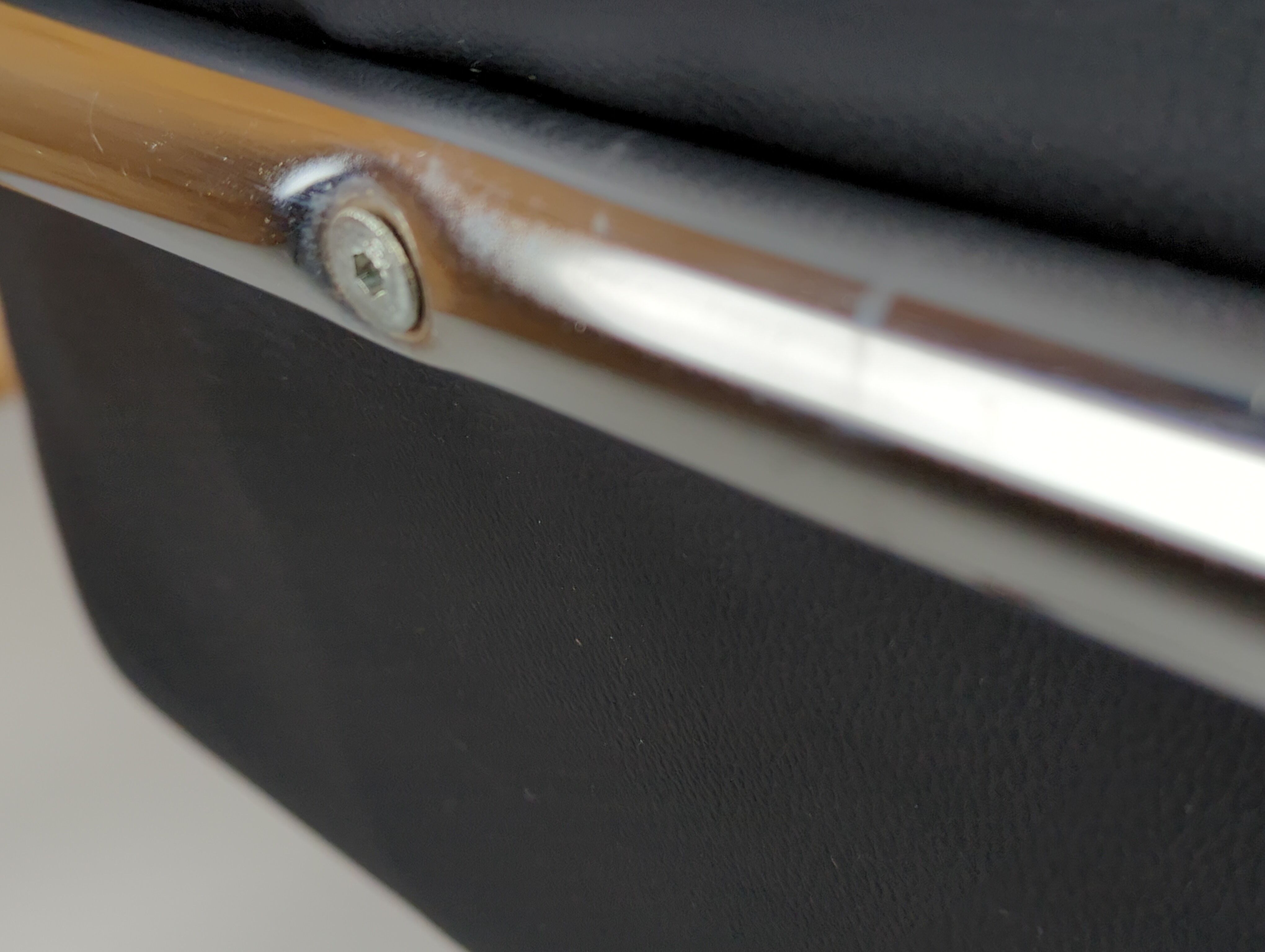 Paire de fauteuils de bureau cuir et structure tubulaire chromé