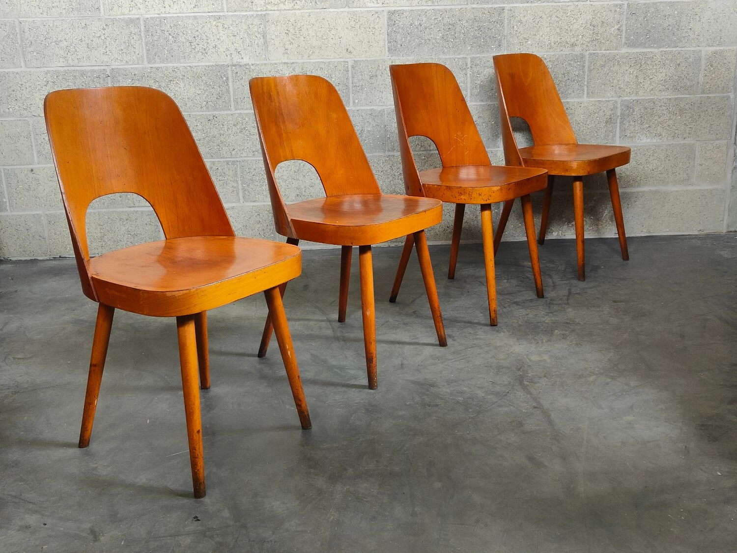 Suite of 4 chairs 515 by Oswald Haerdtl for TON