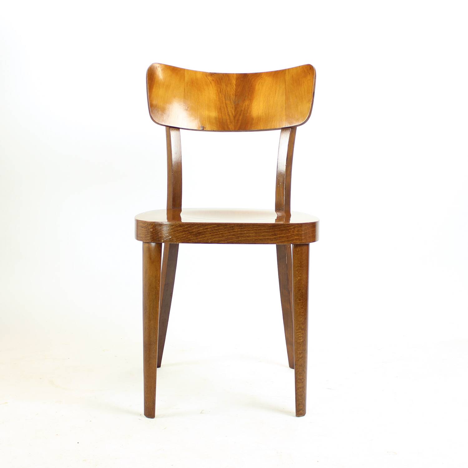 Ensemble de 4 chaises de salle à manger classiques Tatra en noyer, Tchécoslovaquie, années 1950