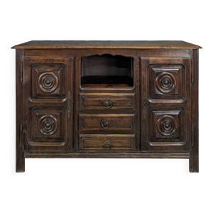 buffet brutaliste dans