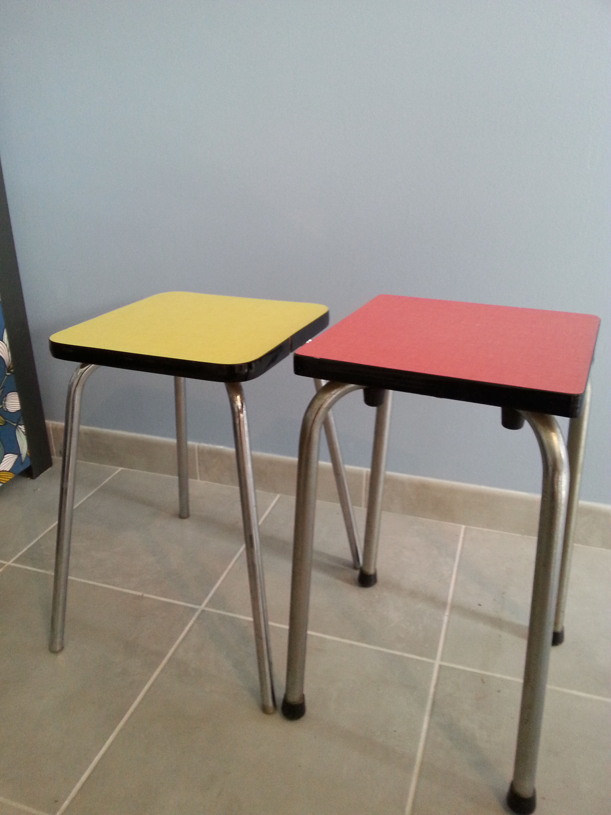 Lot 2 tabourets formica vintage