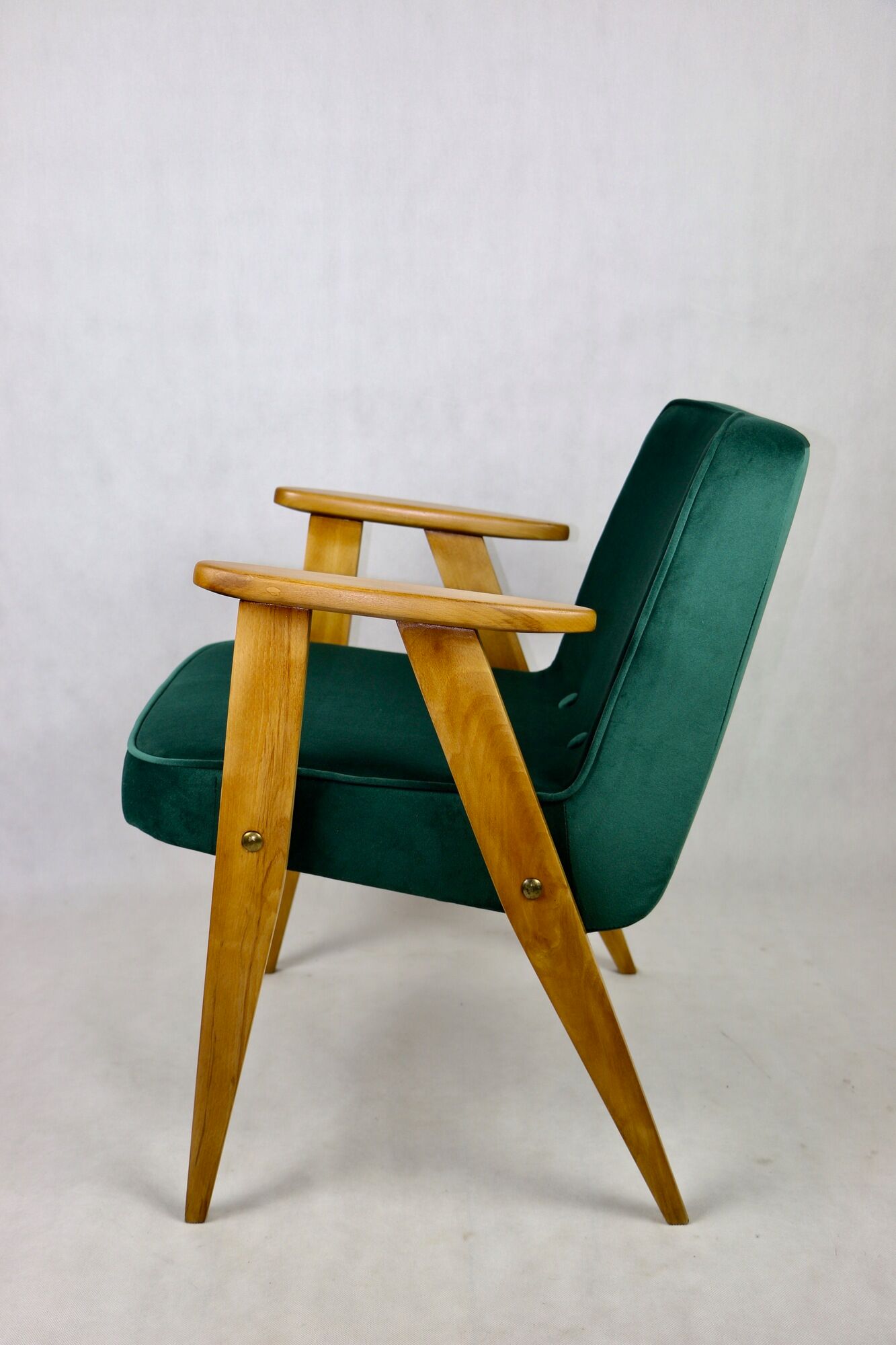 366 Lounge Chair in Green Velvet by Józef Chierowski, 1970s