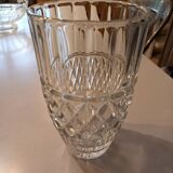Vase en verre ciselé transparent