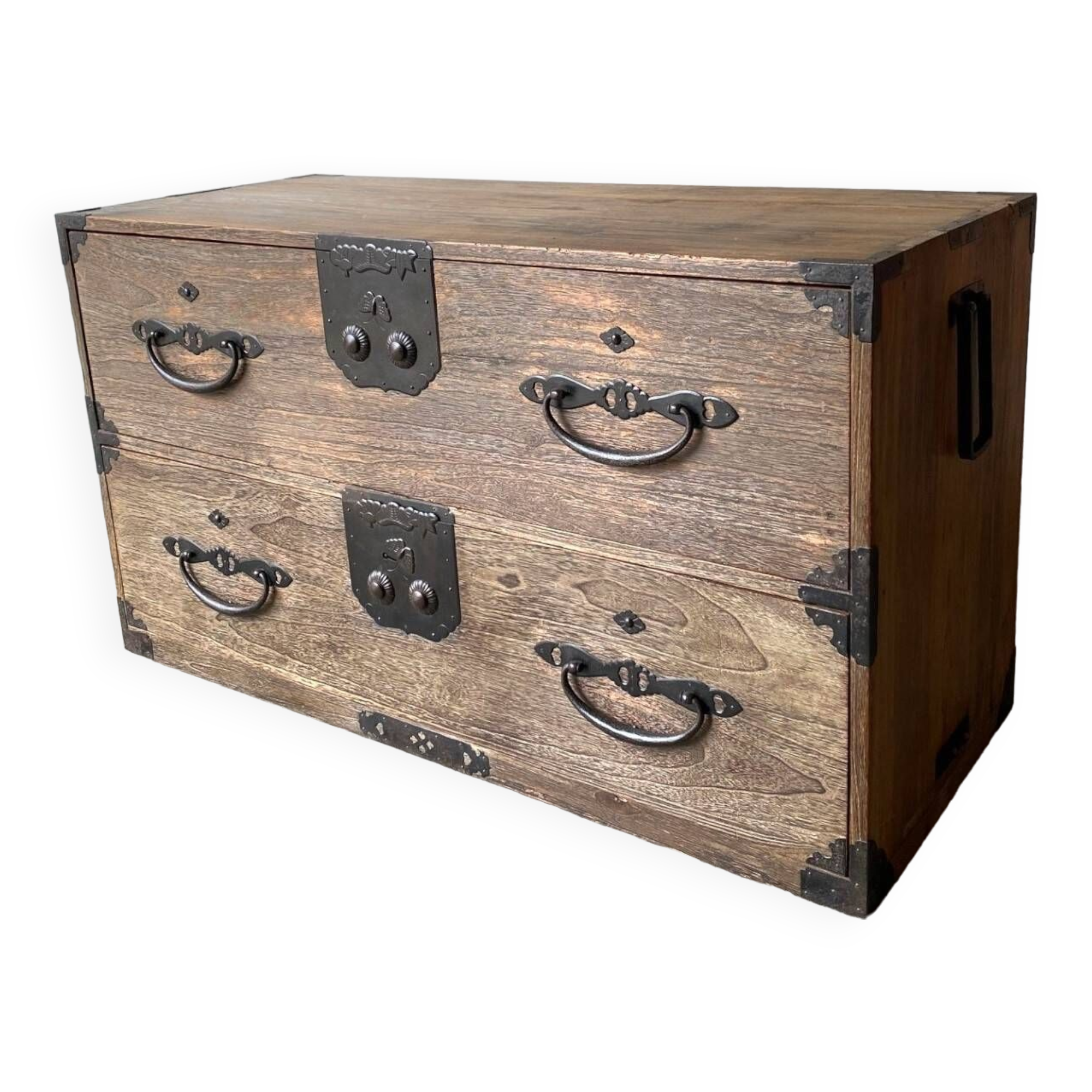 Japanese chest of drawers (tansu)