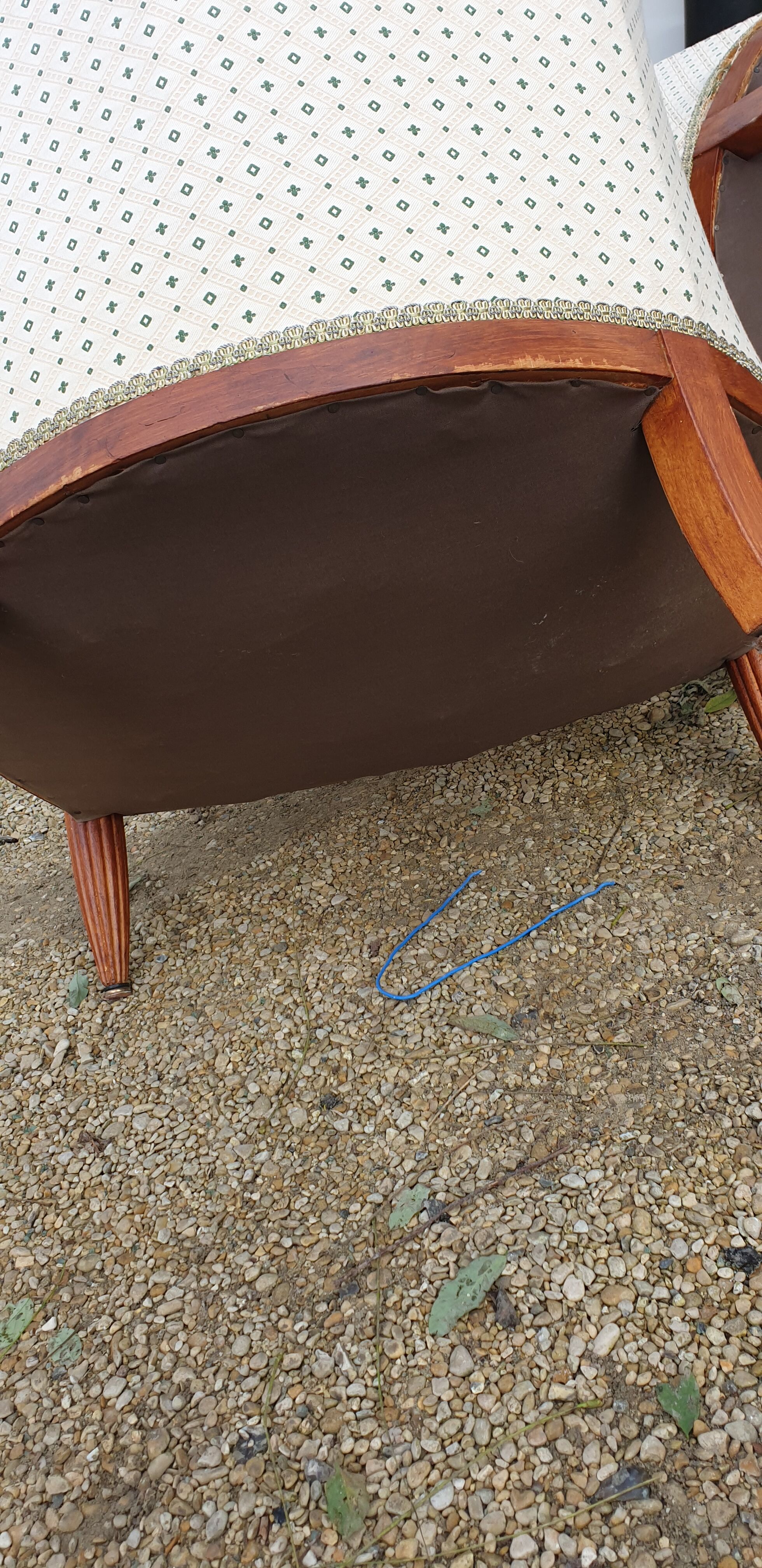 Paire de fauteuils et pouf Louis XVI