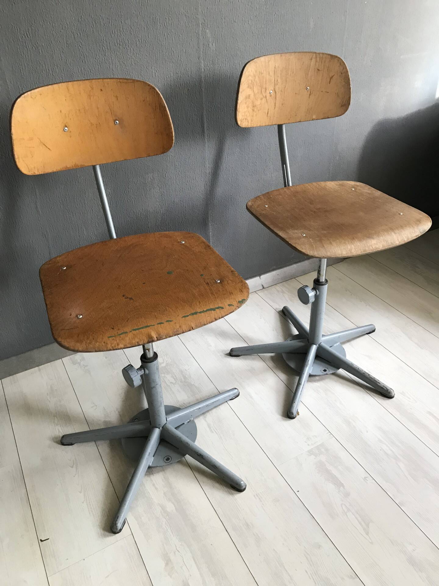 2 x Ahrend task chairs from Cirkelvintage