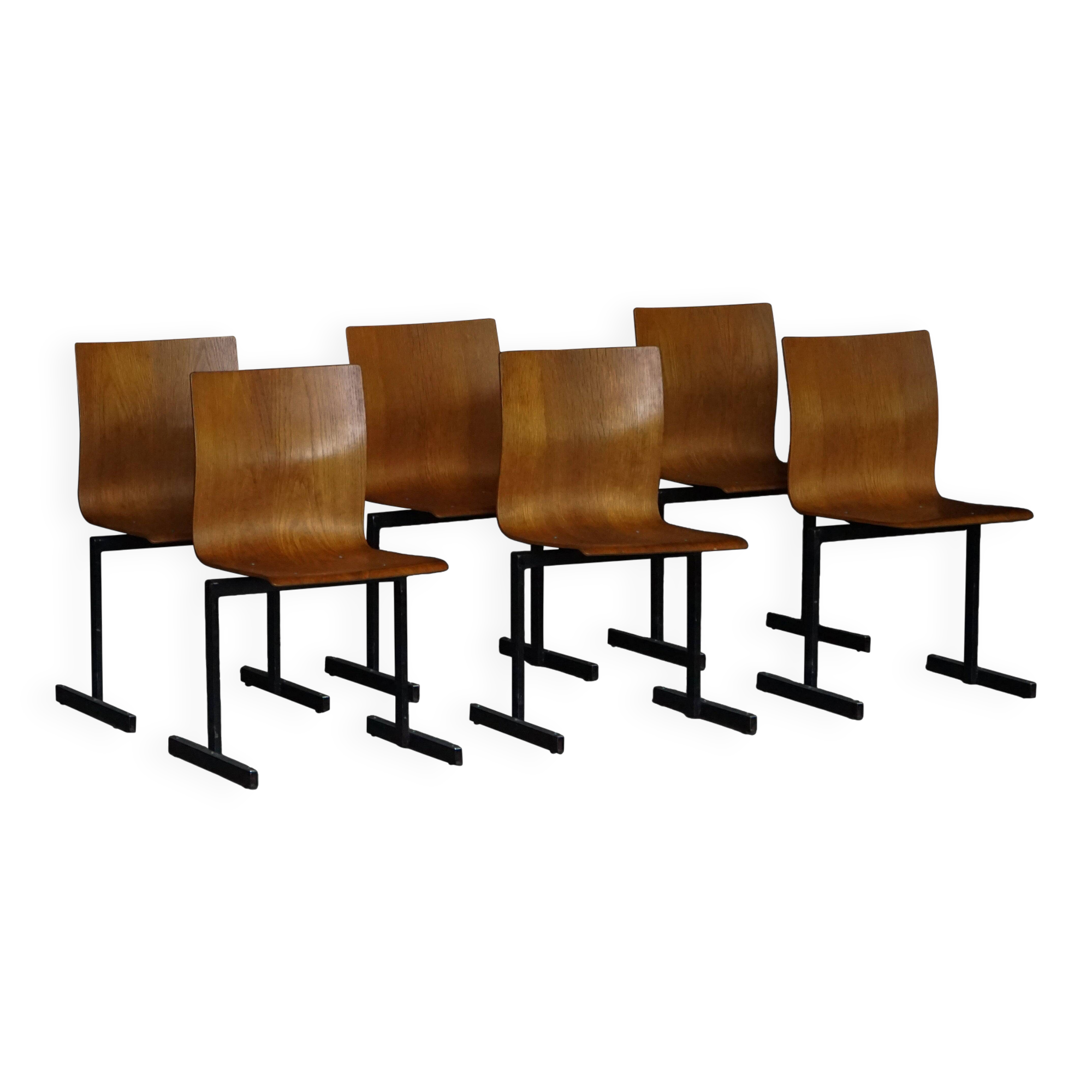 Set of 6 industrial stackable chairs by Niels Larsen, black metal and oak, 1960s.