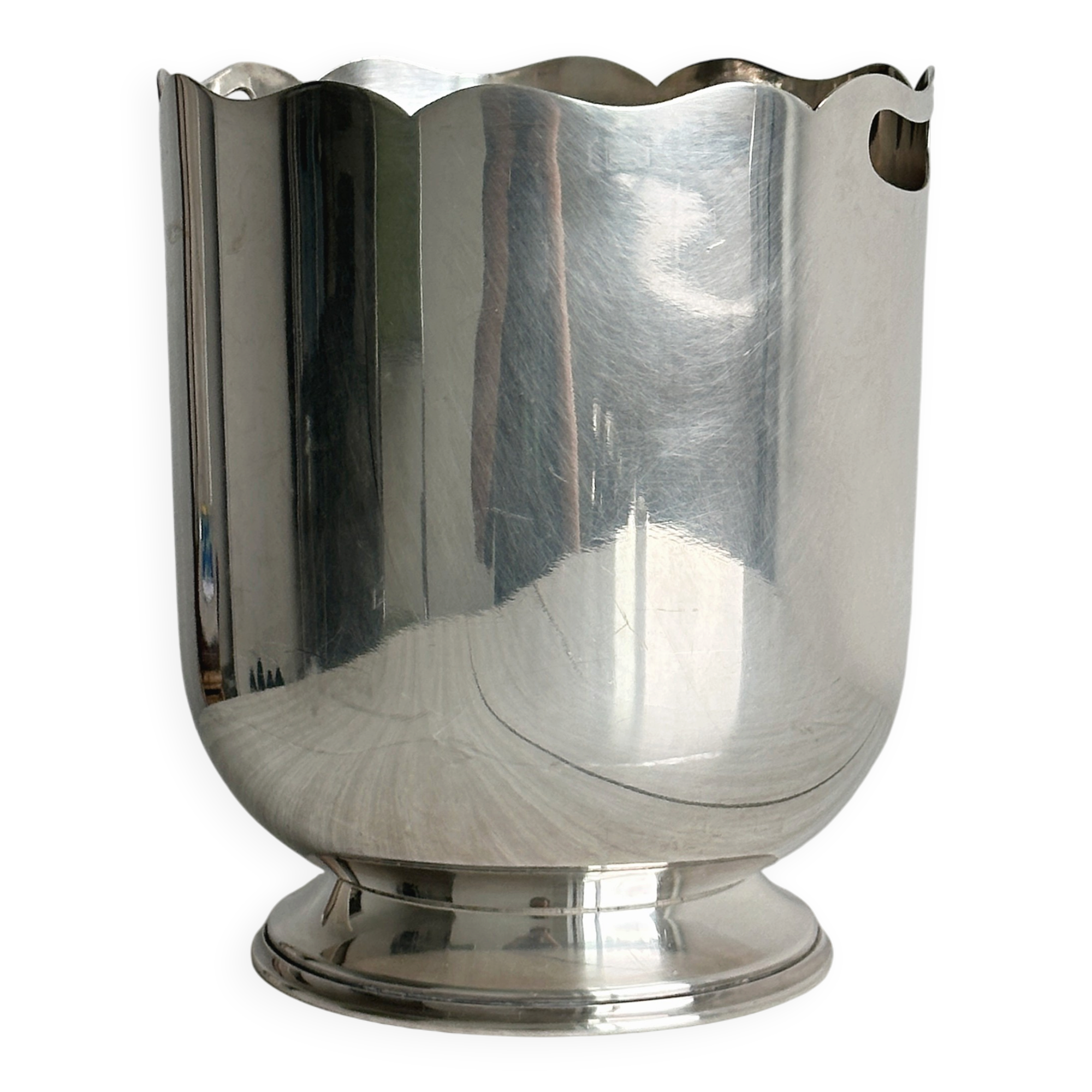 Silver-plated metal bucket, scalloped edge