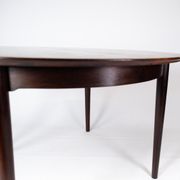 Table à manger en palissandre conçue par Arne Vodder datant des années 1960.