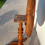 Round table in Walnut XIX