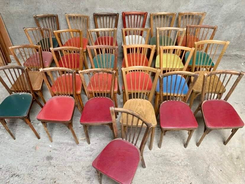 Series of 25 vintage Baumann bistro chairs in curved wood sitting Skaï or wood