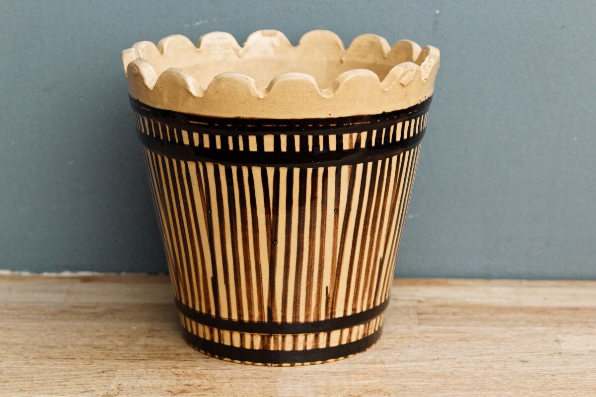 Vintage varnished sandstone pot cover