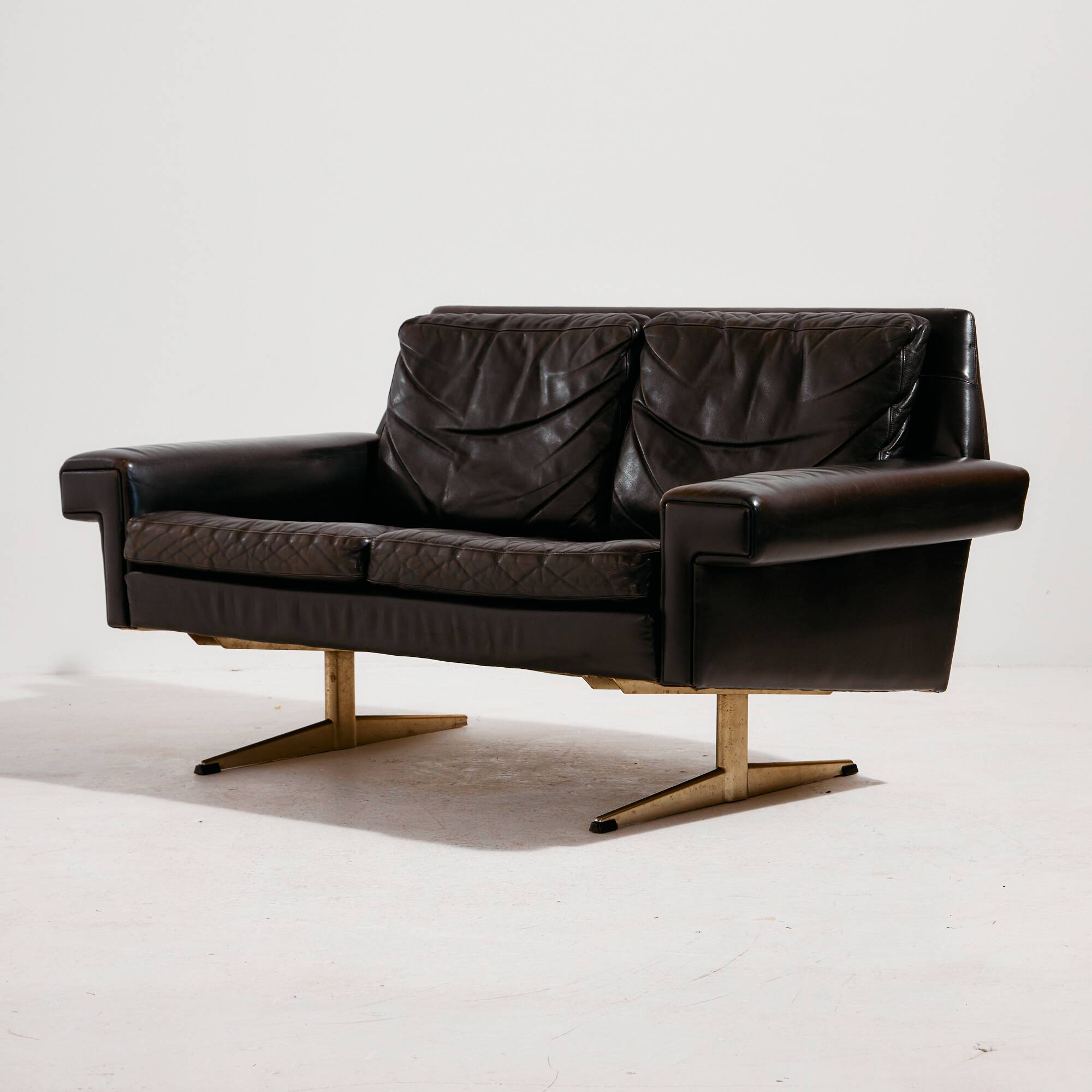 Two-seater leather sofa