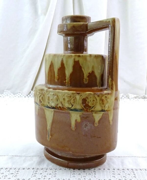 Bouteille ancienne art déco, France, en céramique avec anse et bouchon