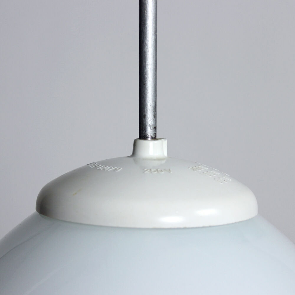 Suspension en opaline, Tchécoslovaquie années 60