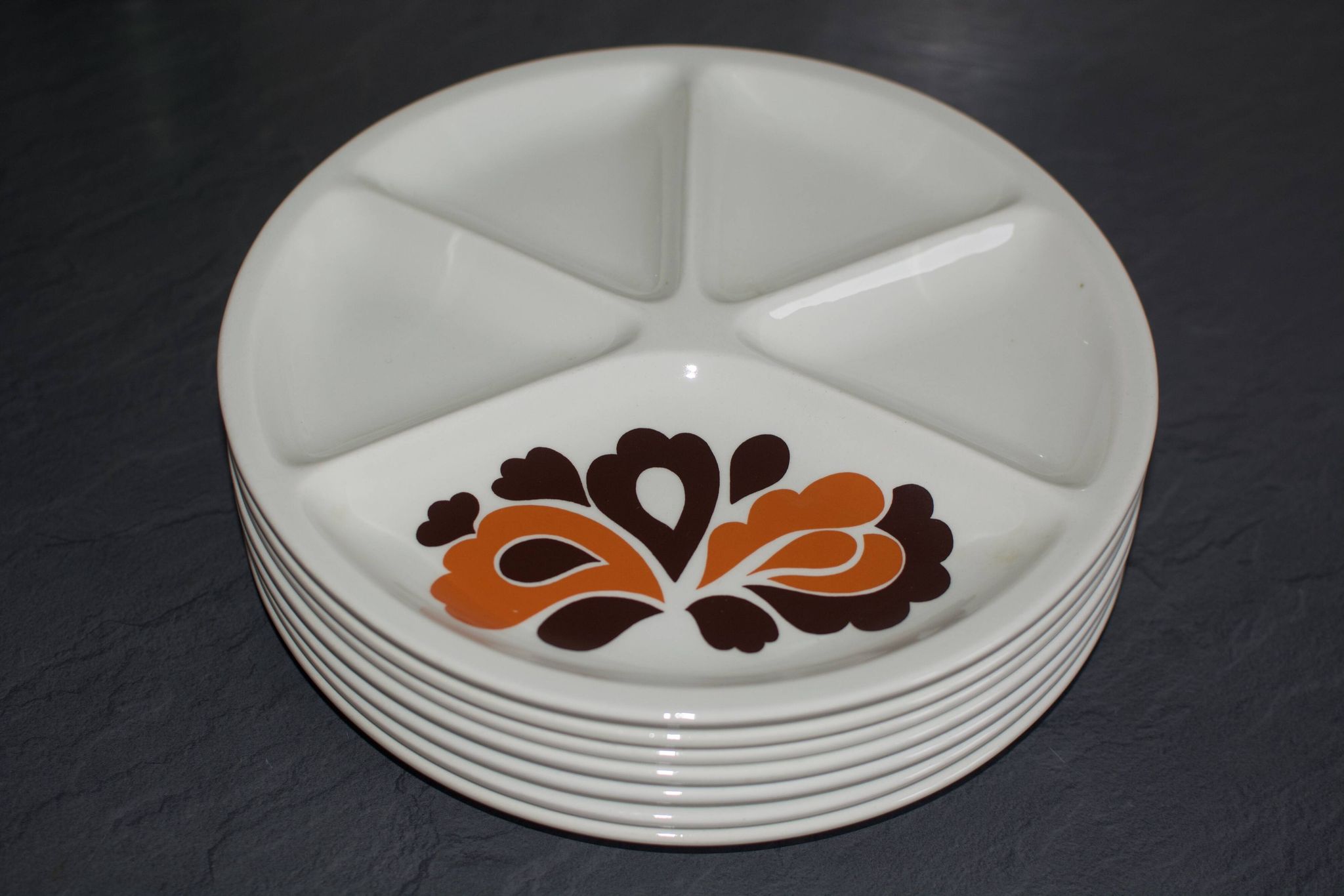 Assiettes vintage Le Creuset à fleurs