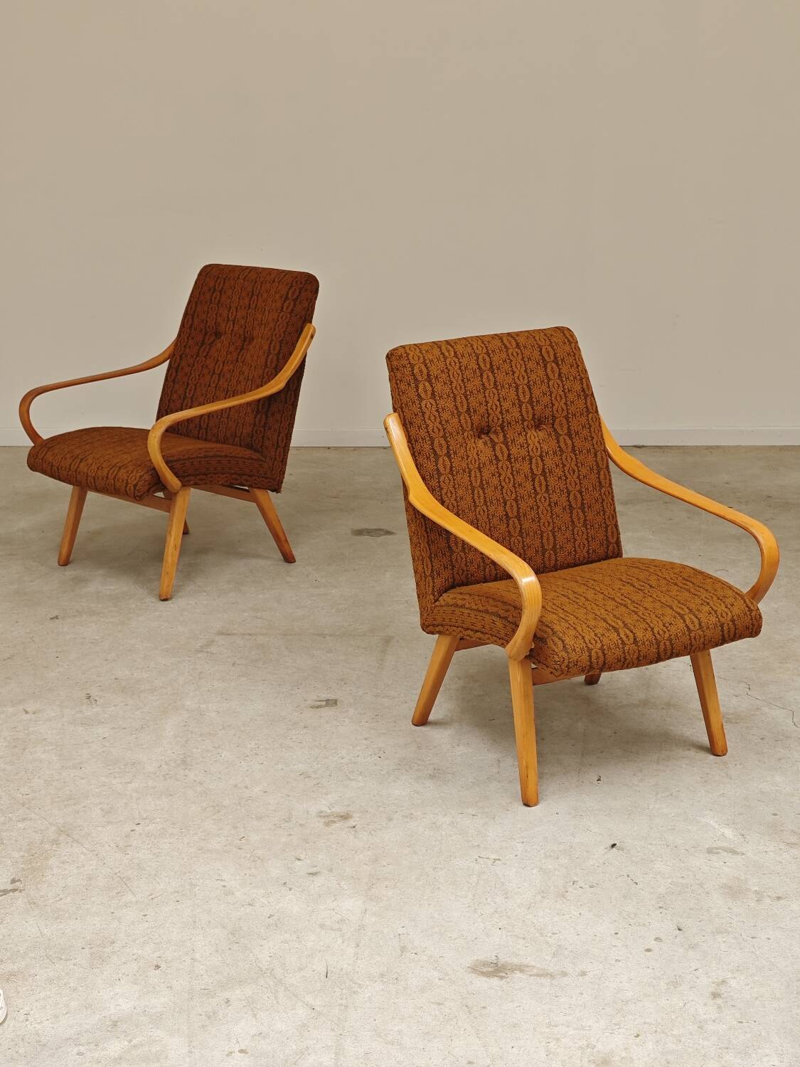 Pair of armchairs 6953 by Jaroslav Smidek for TON (Thonet)