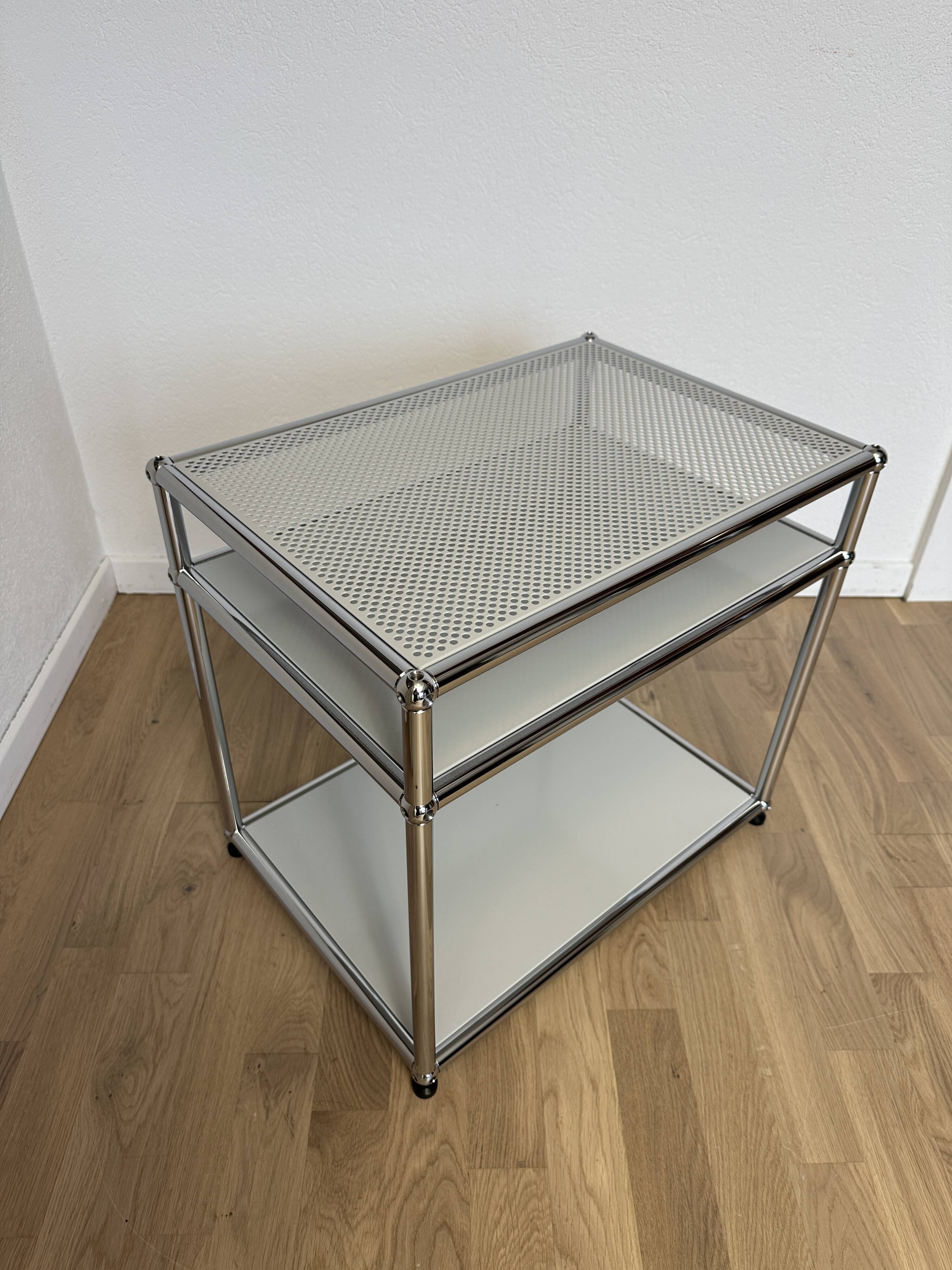 Table d’appoint USM Haller en Gris Clair