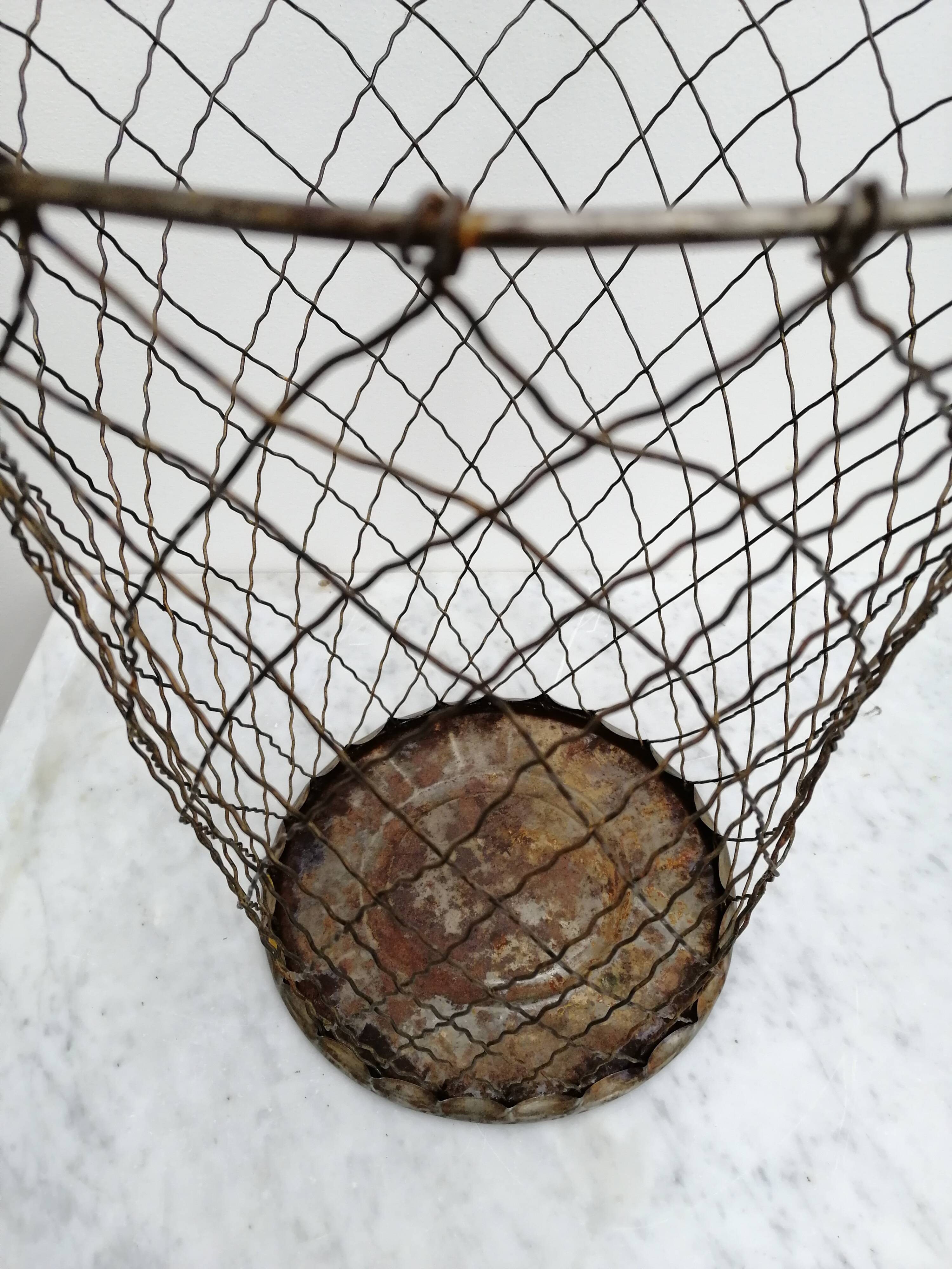 Brass wire trash trash can