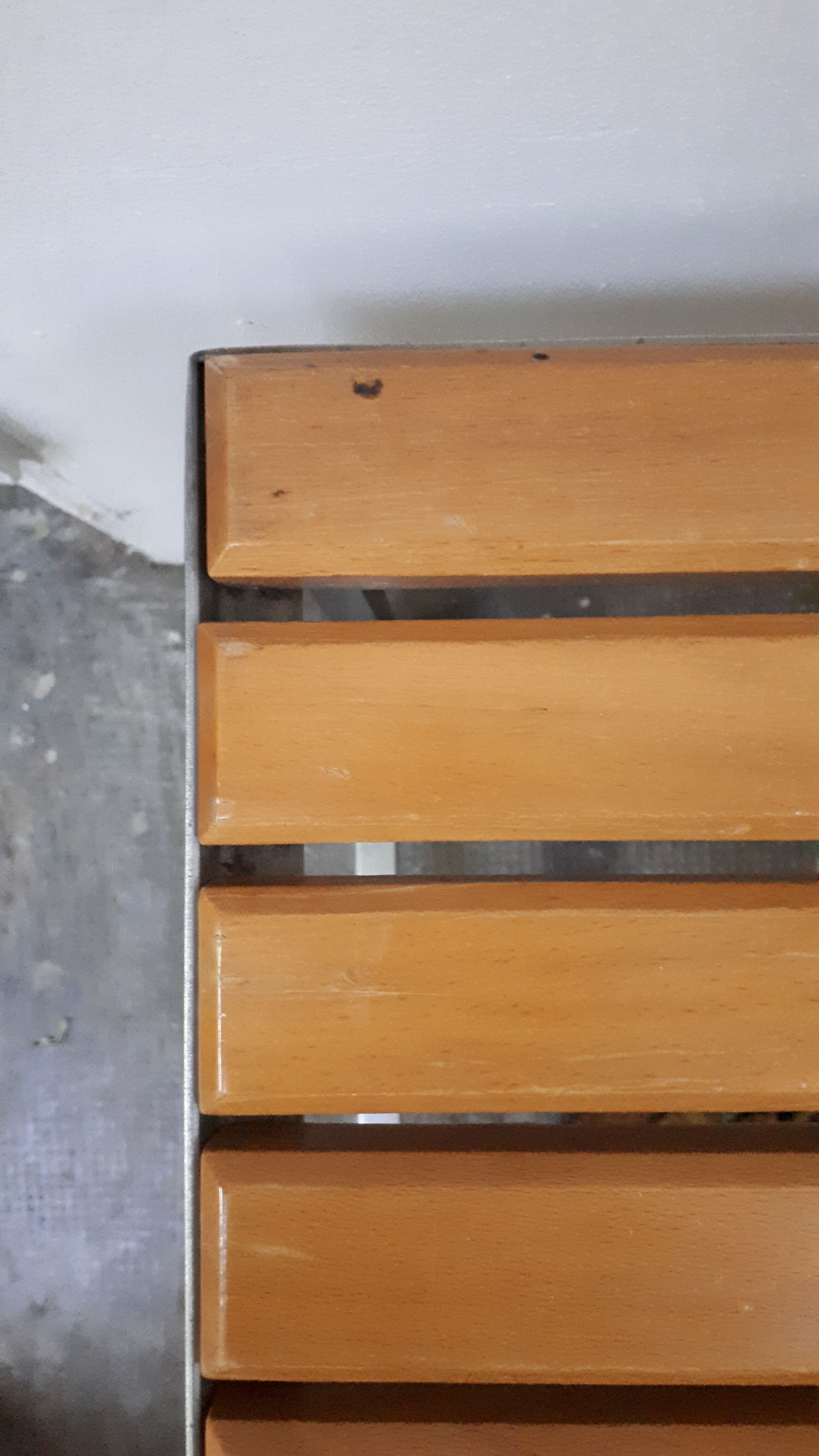 Banc design acier brossé et bois vintage 60-70