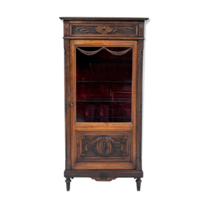 Vitrine en noyer, France, vers